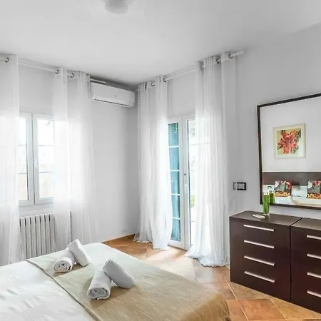 Punta Prima Sleeps 10 Pool Air Con Wifi ヴィラ